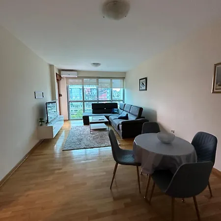 شقة Great Location Two Bedroom Apatment 
