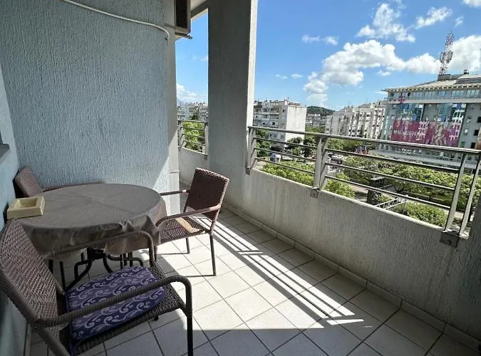 דירה Great Location Two Bedroom Apatment 