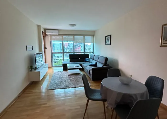 דירה Great Location Two Bedroom Apatment 